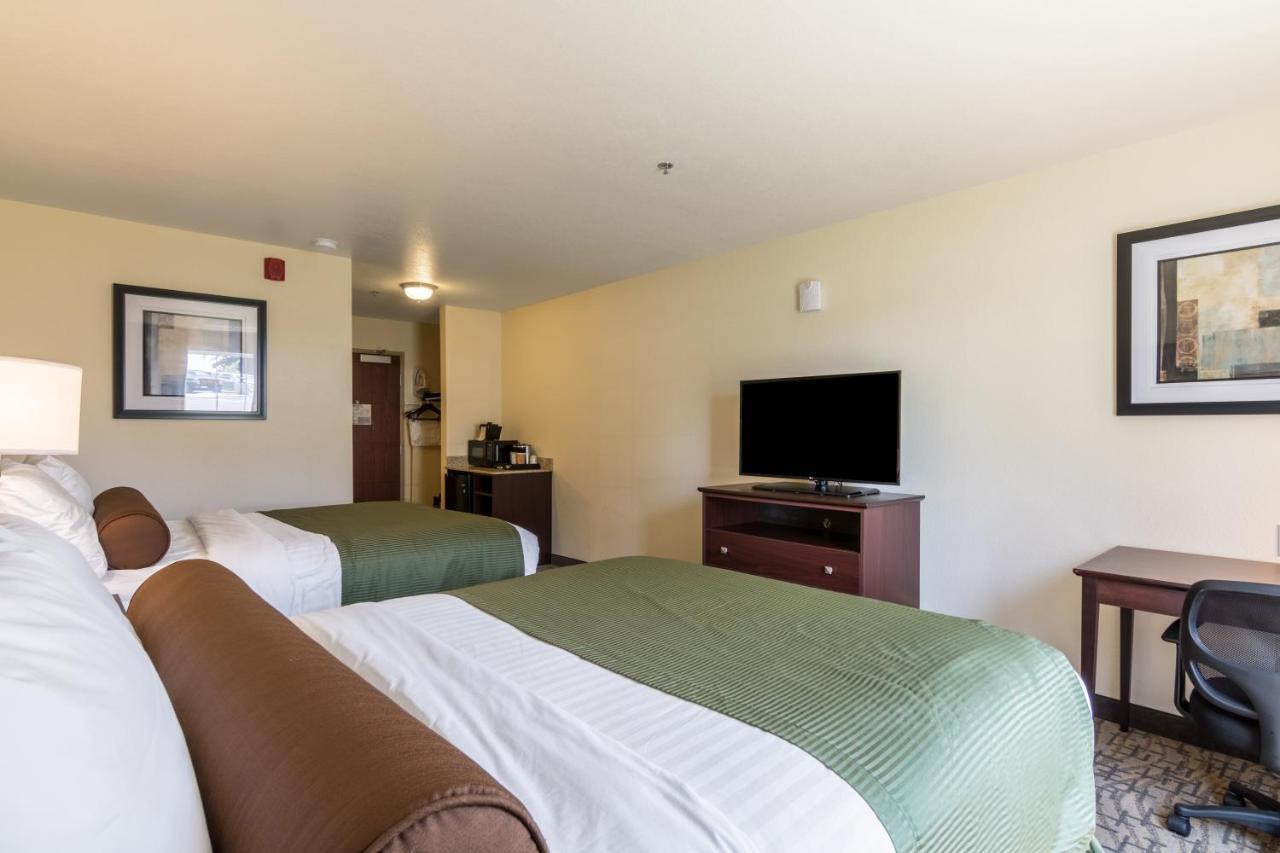 Cobblestone Inn&suites - 3*