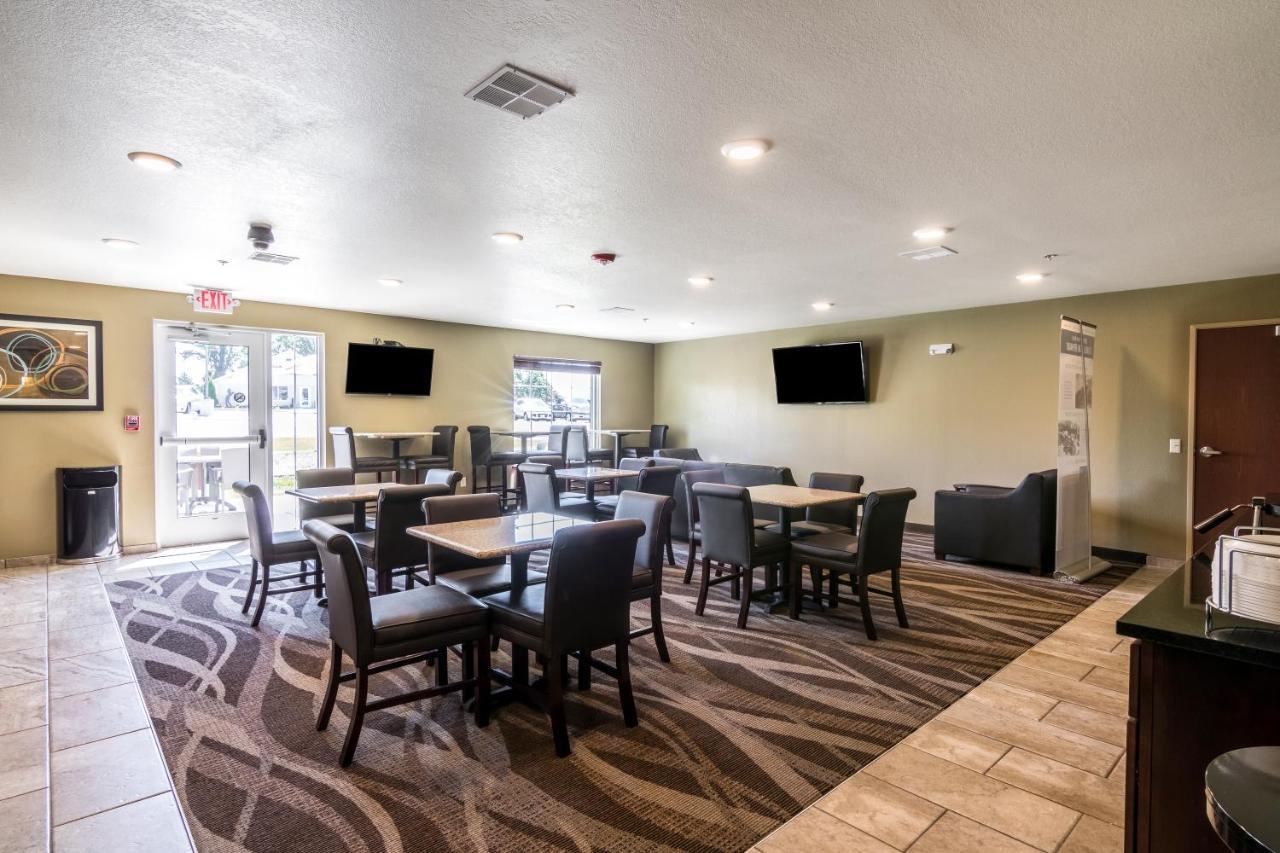 Hotel Cobblestone & -
