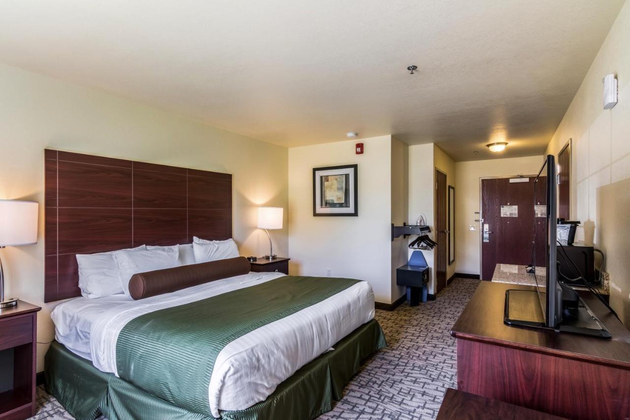 Hotel Cobblestone & - Barron